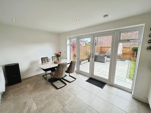 Kitchen diner- click for photo gallery